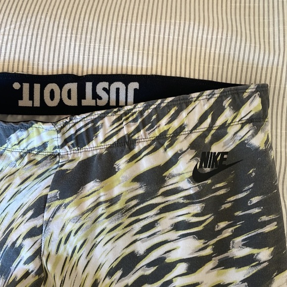 Nike Athletic Gray Leggings // Large - Picture 4 of 8